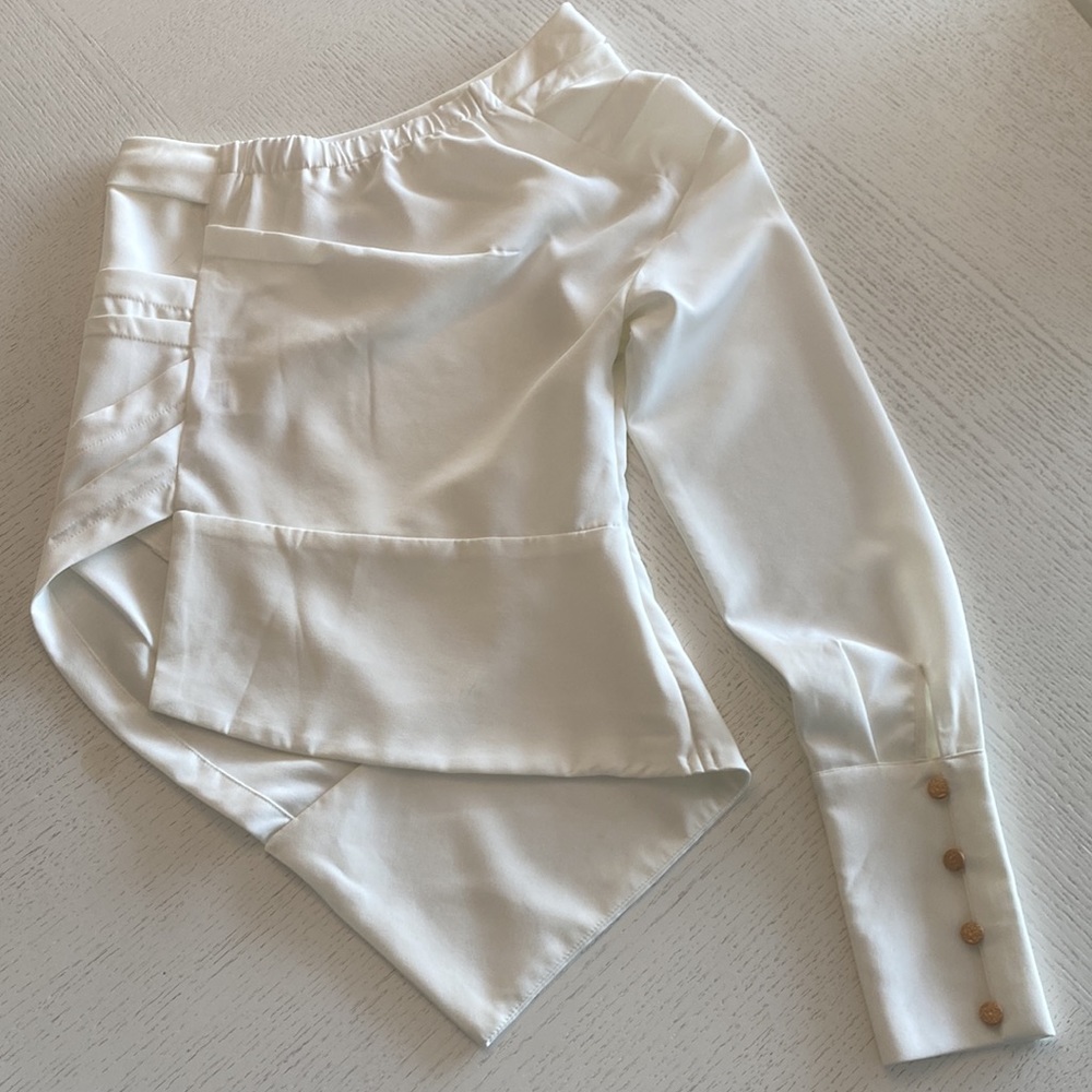 ๐ CAZNC THE LABEL - White One Shoulder Top๐ - Picture 8 of 16